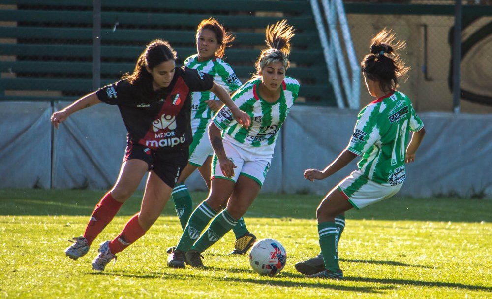 Fútbol femenino: Talleres de Remedios de Escalada, rival de